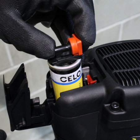 Plynová hřebíkovačka CELO FOX: Snadná manipulace s plynovou kartuší