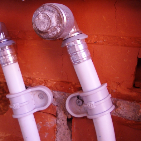 Plastová svorka na potrubí FP pro plynovou hřebíkovačku Ø 20 mm